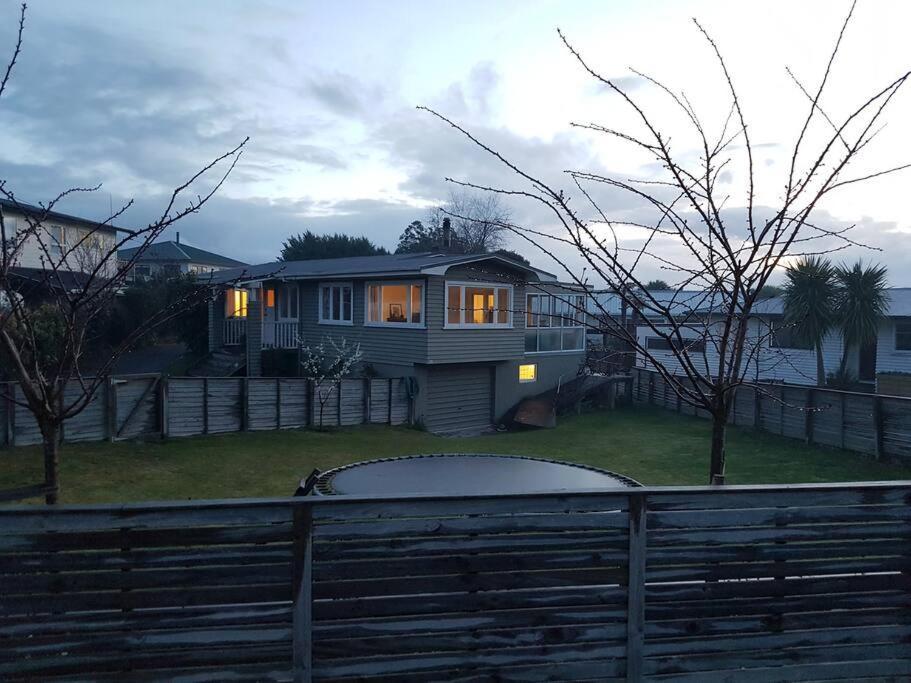 Villa Adventurers Retreat Lago Lago Taupo Esterno foto