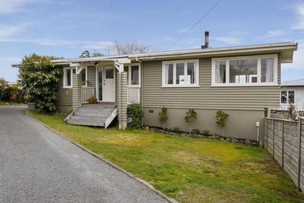 Villa Adventurers Retreat Lago Lago Taupo Esterno foto